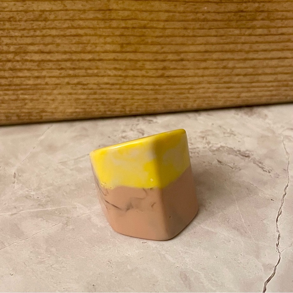 Vintage Lucite Acrylic Brown & Yellow Chunky Ring Size 9
